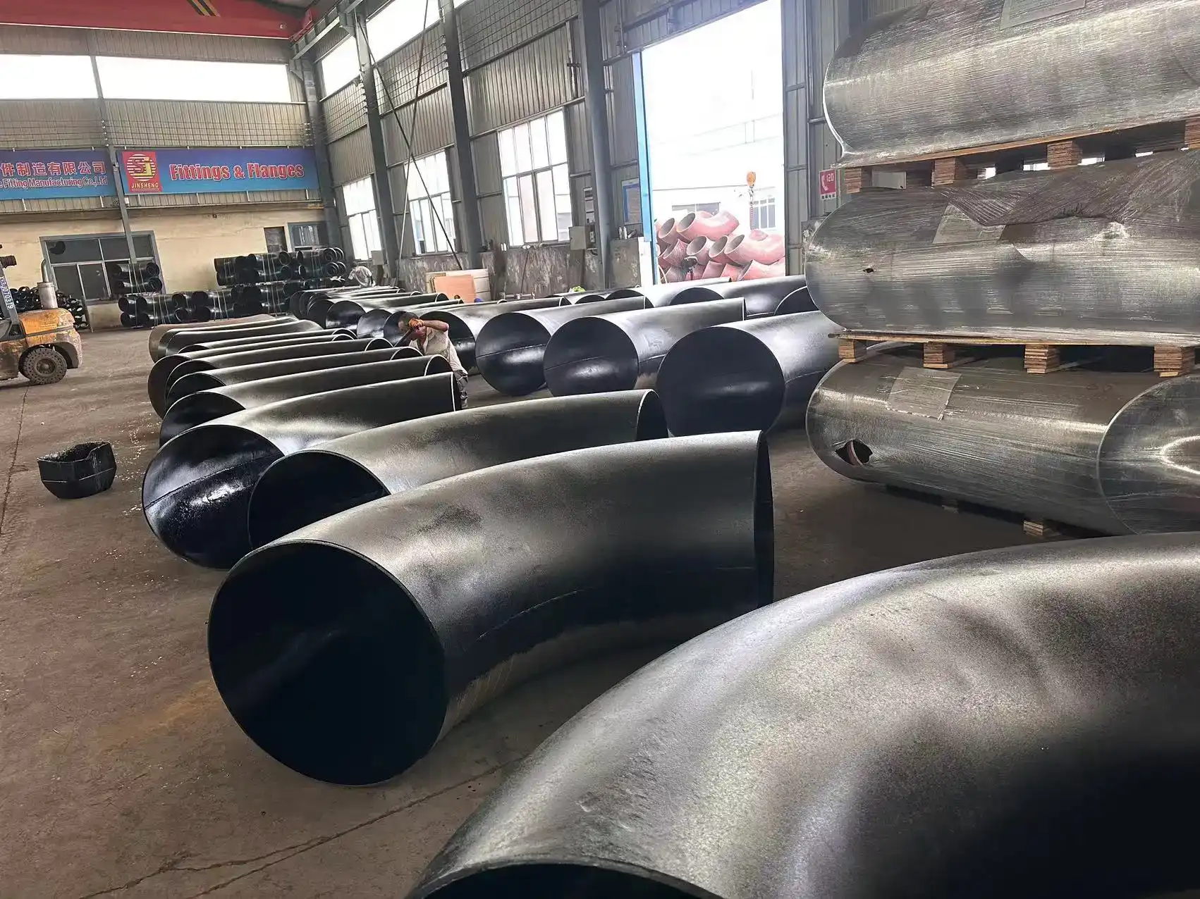 Heat-resistant pipe fittings