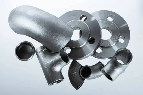 Connecting steel pipe flanges