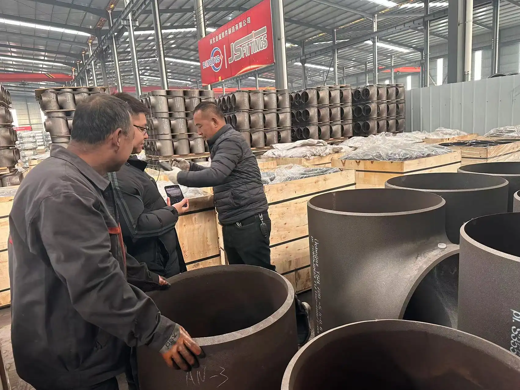 What pressure ratings apply to welded pipe fittings？